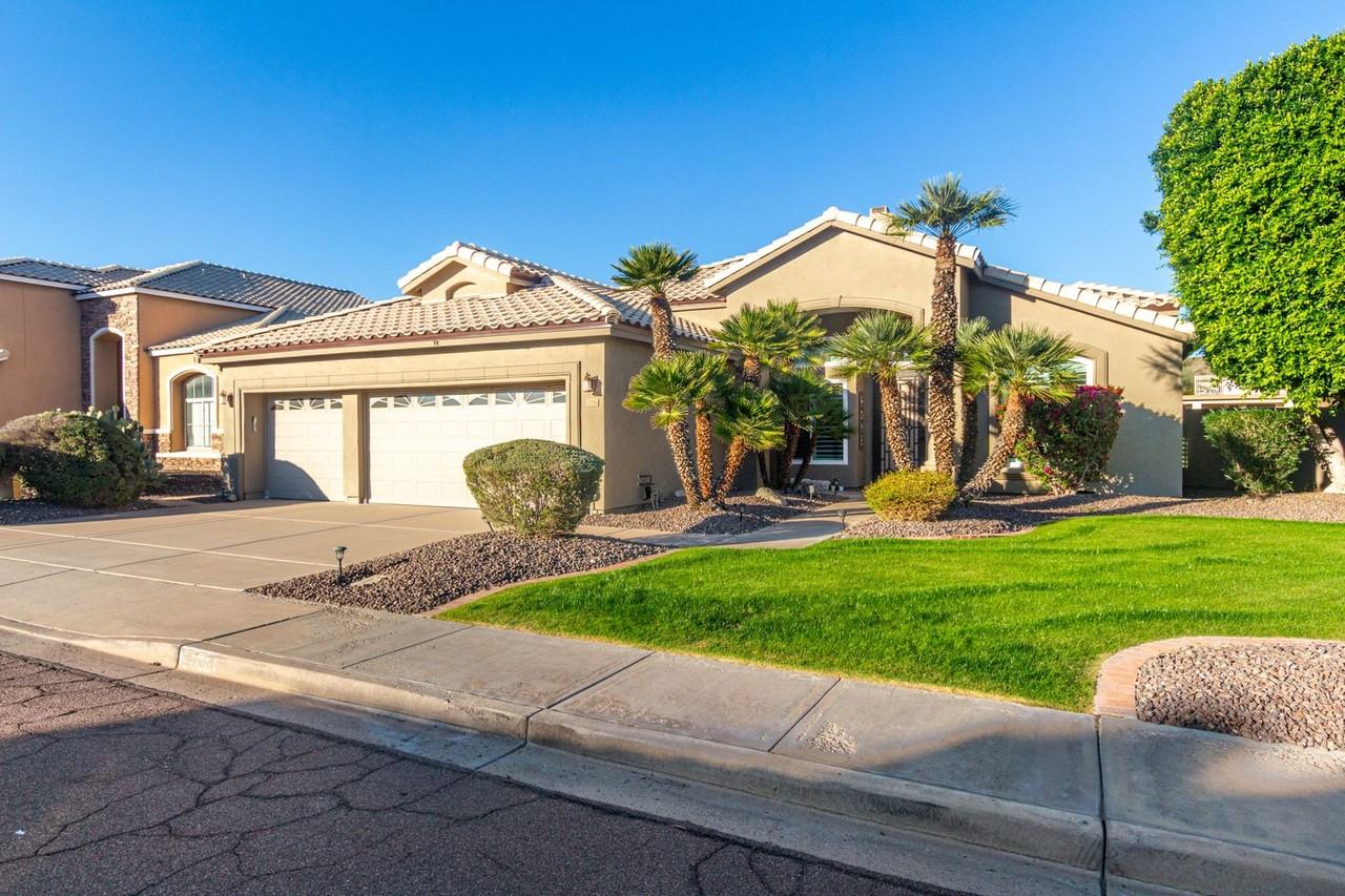 2738 E Silverwood Dr - Photo 5 of 40