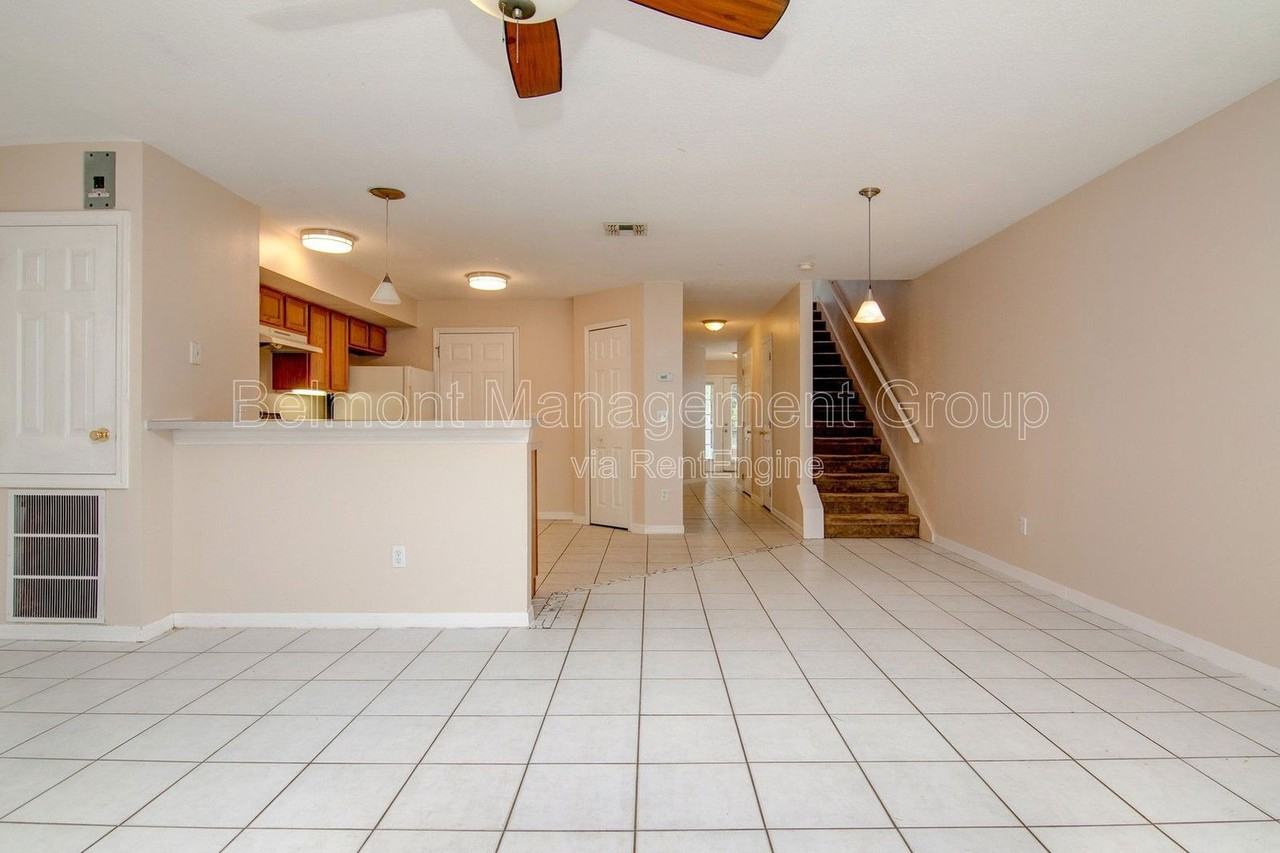 2909 E Central Blvd - Photo 4 of 12