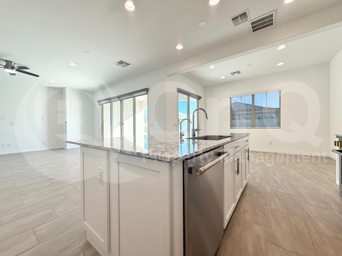 213 E Birchwood Pl - Photo 4 of 32