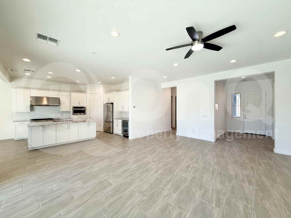 213 E Birchwood Pl - Photo 7 of 32