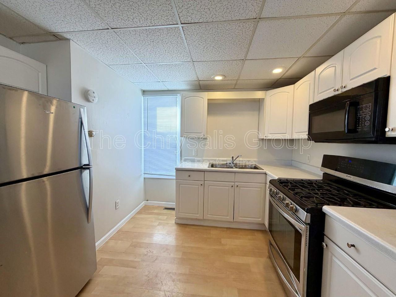 1044 Oconor Ave - Photo 5 of 6