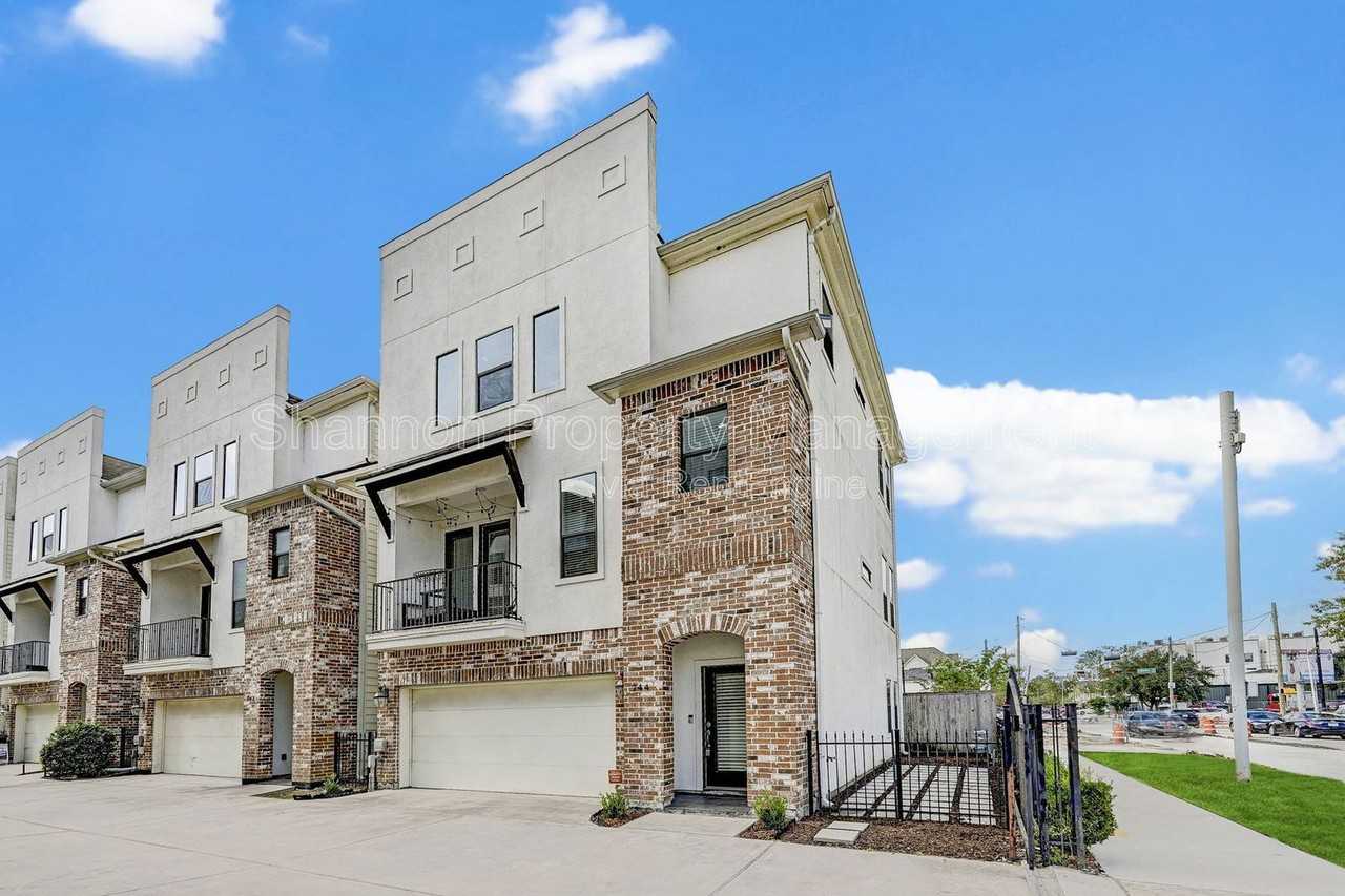 744 W 24th St - Photo 2 of 33