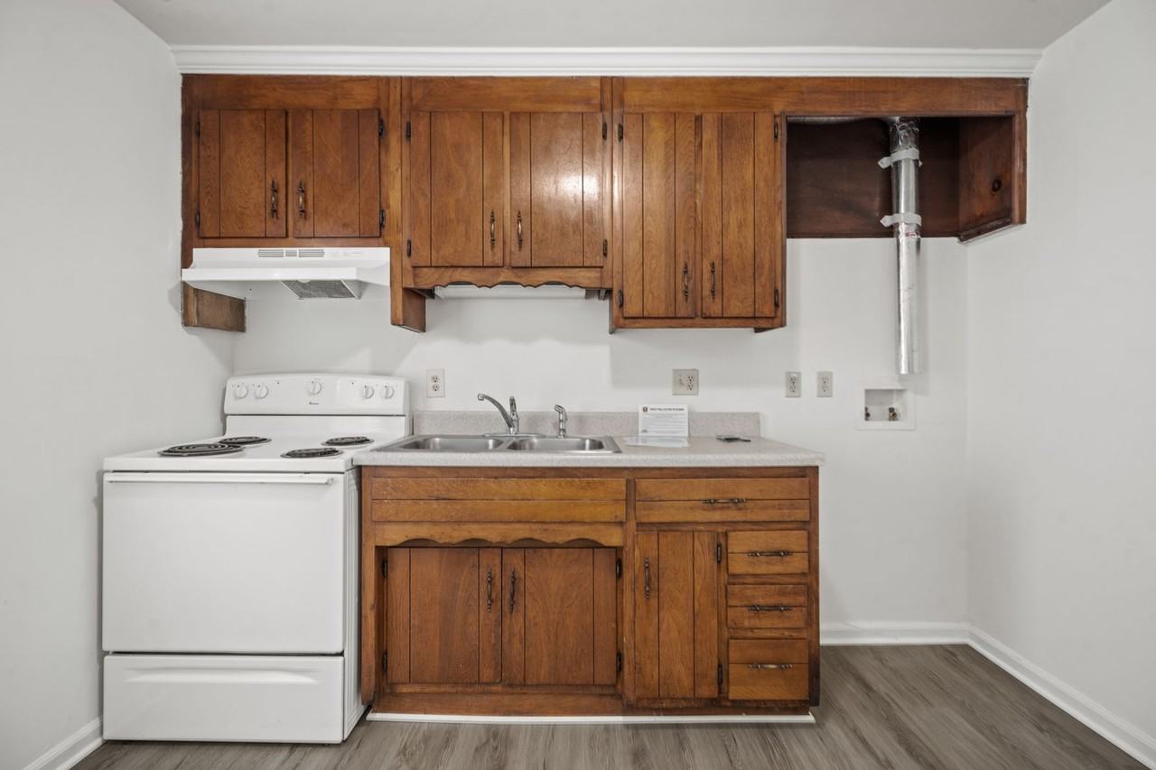 402 Dupuy Ave #B - Photo 3 of 18