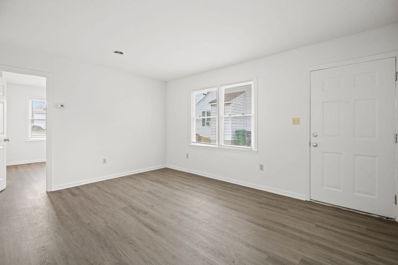 402 Dupuy Ave #B - Photo 4 of 18