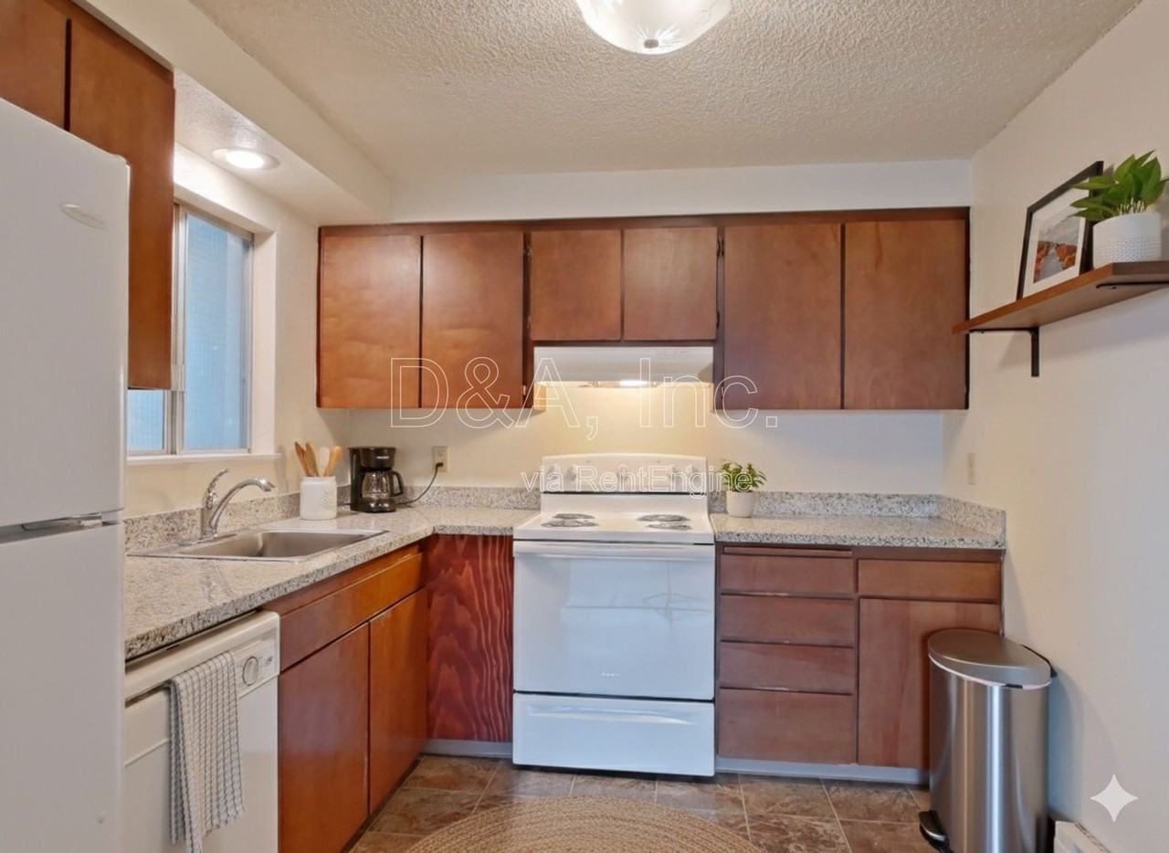 437 Nw 11th St #1 - Photo 5 of 12