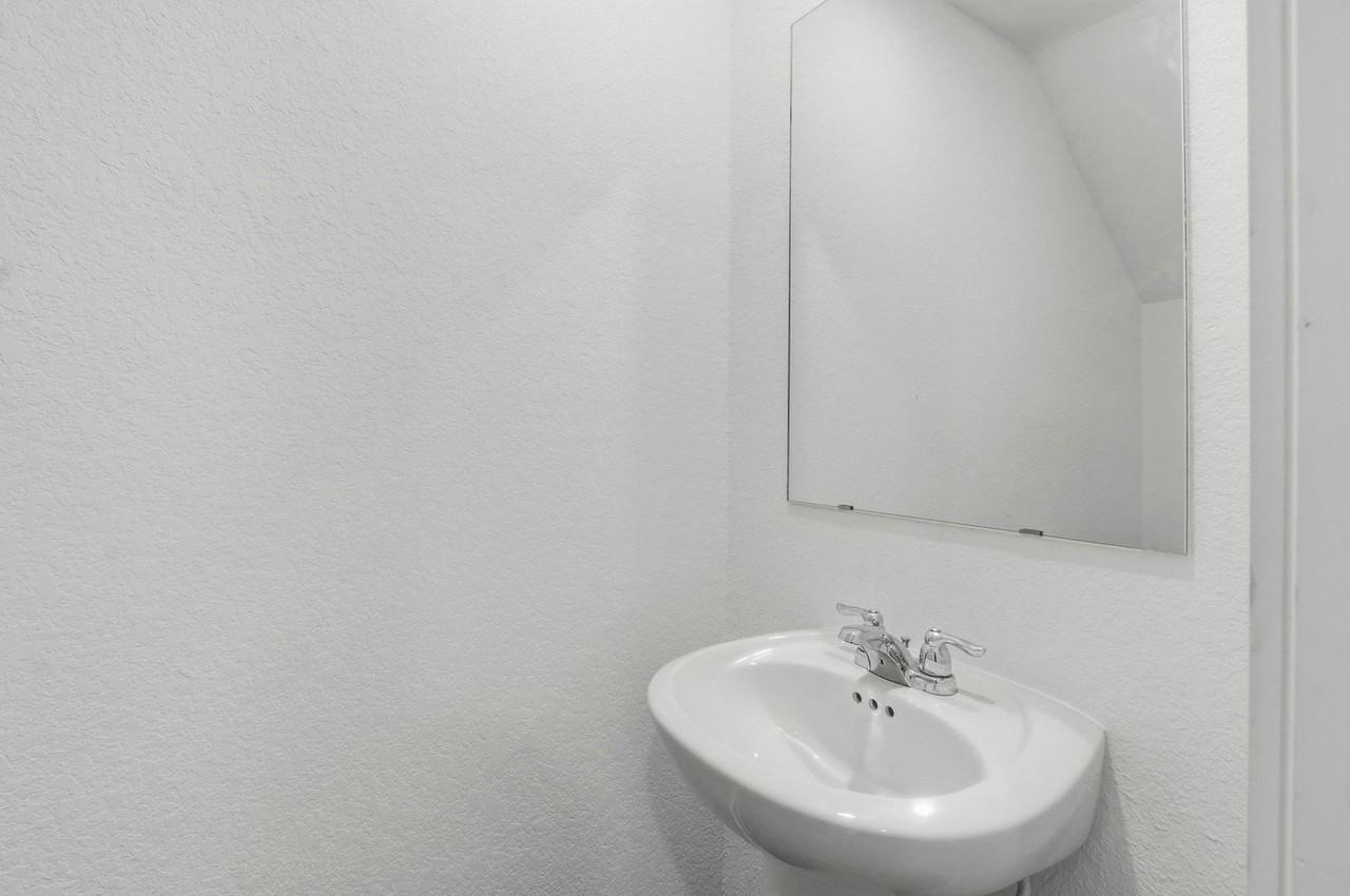 21006 Longwitton Ln - Photo 3 of 25