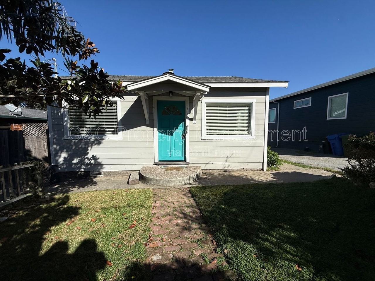 758 Lily St - Photo 2 of 13