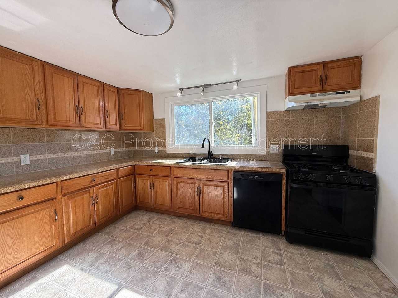 39 Paddon Rd - Photo 2 of 10