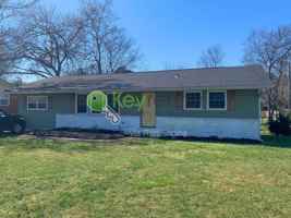 featured image of 827 Woodmore Ln