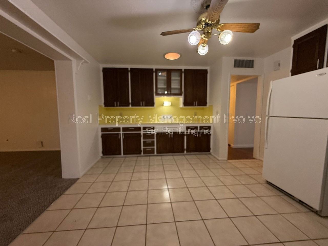 2332 W Diana Ave - Photo 7 of 25