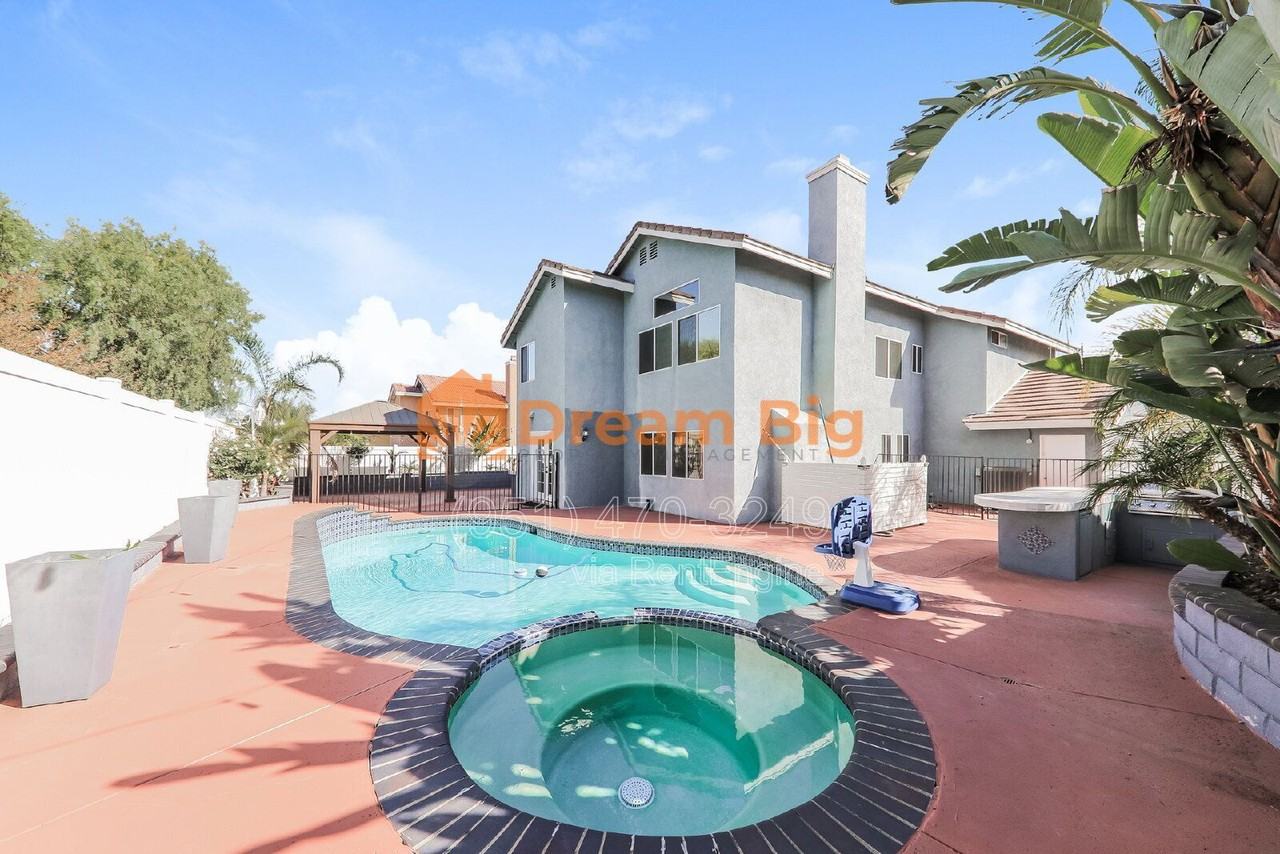 2712 Toumey Ln - Photo 2 of 35