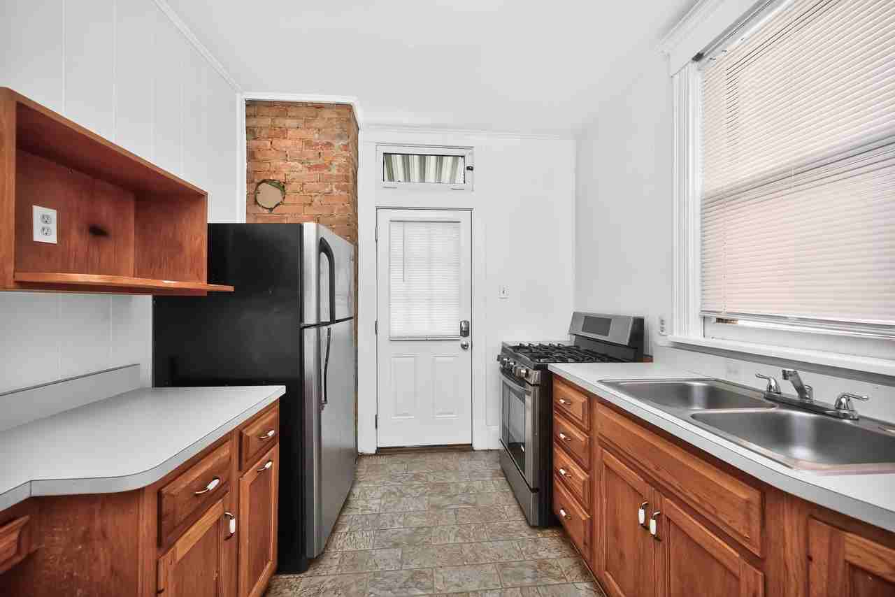 2315 Moerlein Ave - Photo 2 of 13