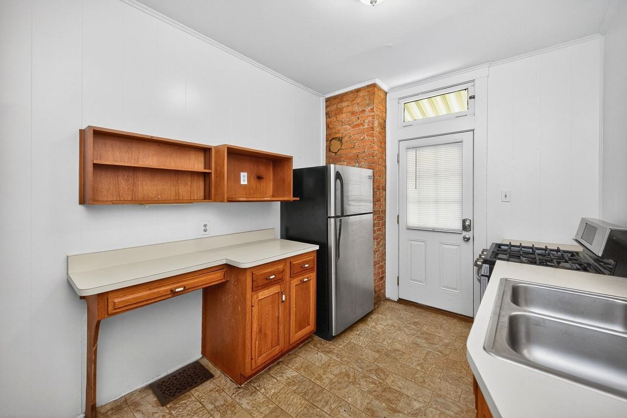 2315 Moerlein Ave - Photo 4 of 13