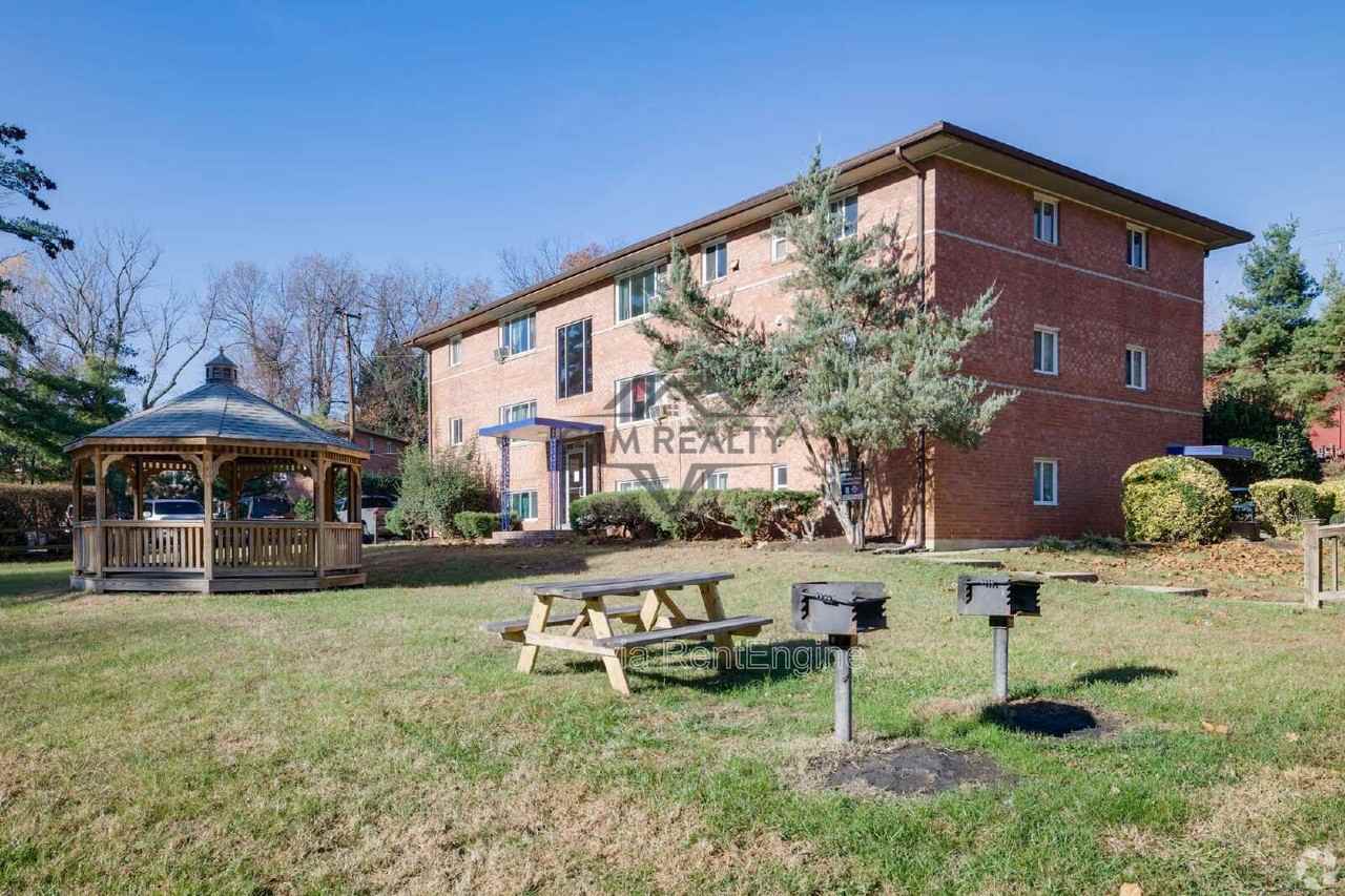 14402 Gemstone Dr #303 - Photo 4 of 17