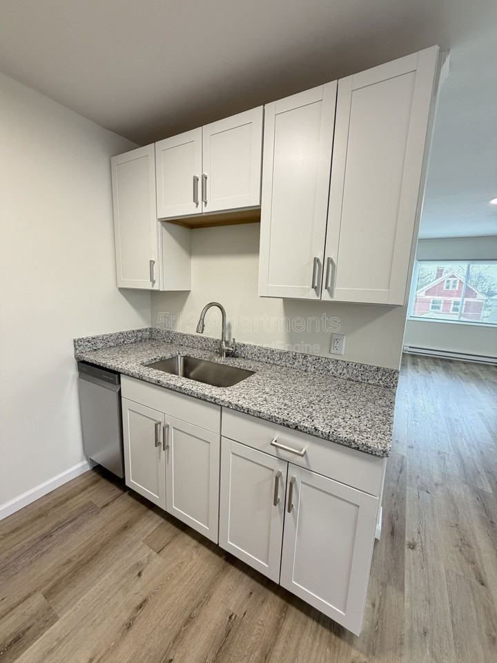 1653 Jonathan Ave #4 - Photo 5 of 10