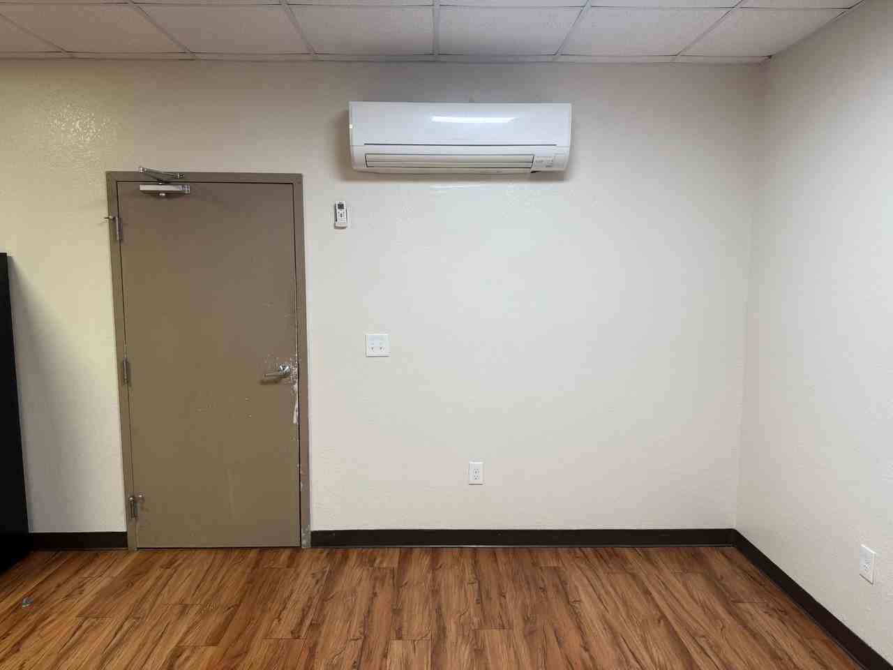 415 Devonia St #302 - Photo 5 of 30