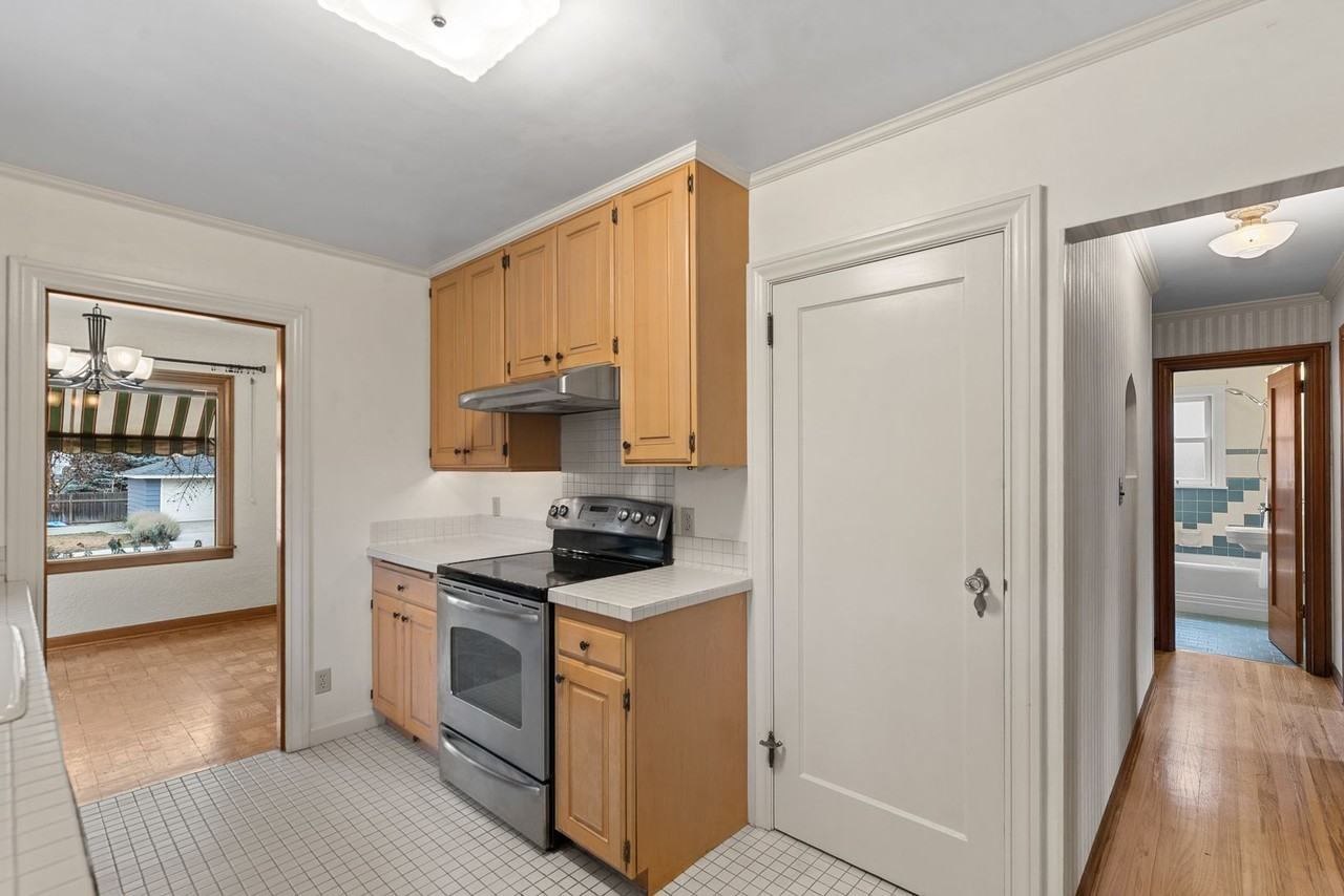 8 Harrison St - Photo 5 of 25