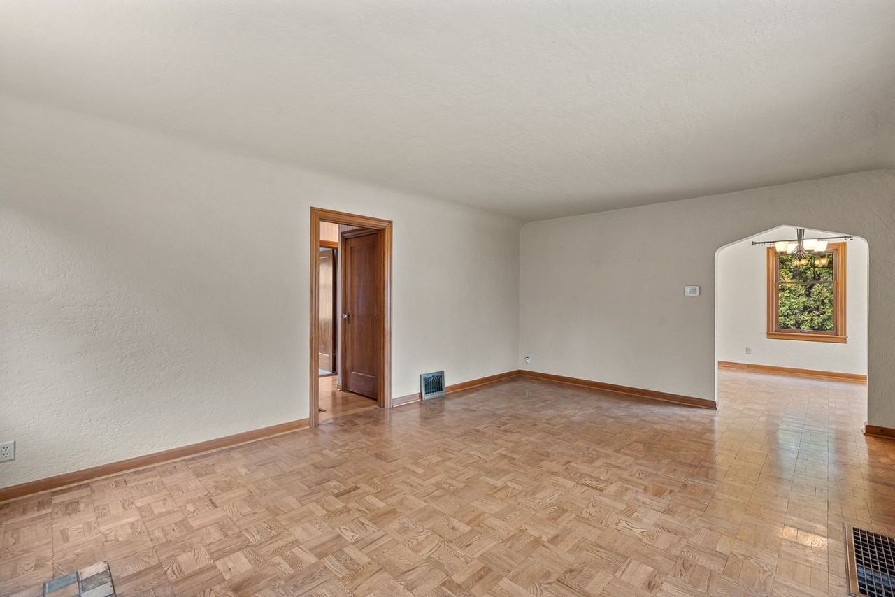 8 Harrison St - Photo 7 of 25