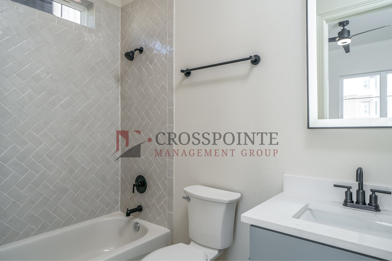 552 W Erwin St - Photo 5 of 20