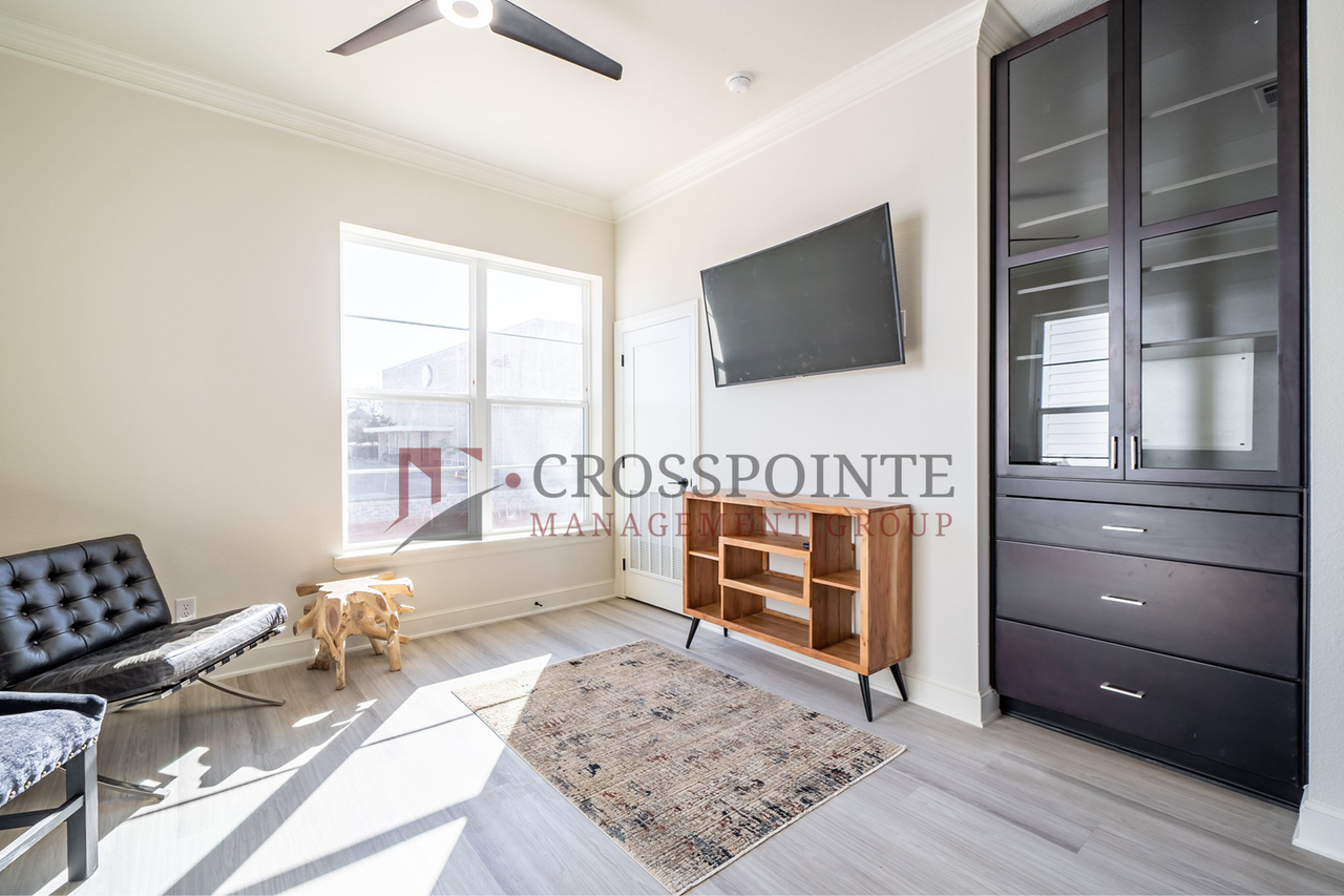 552 W Erwin St - Photo 7 of 20