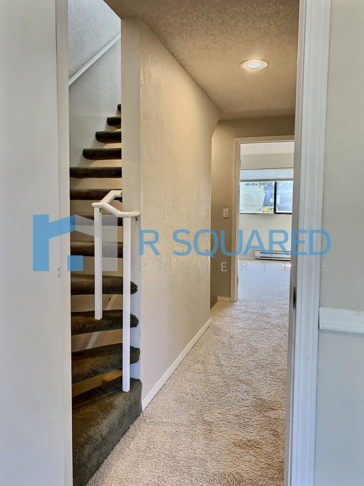 1850 Grant Ave S #C4 - Photo 5 of 19