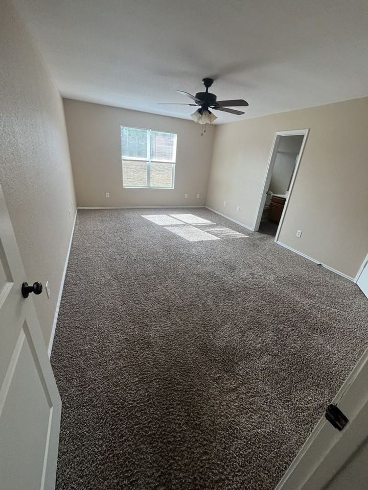 4602 Greyhound Dr - Photo 6 of 14