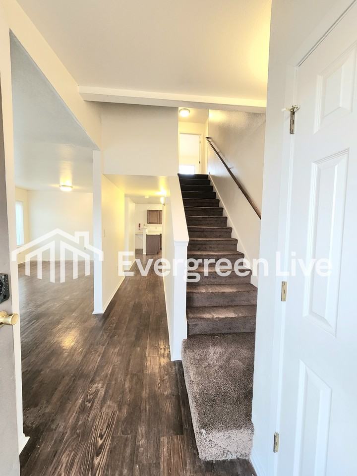 101 Raven Dr - Photo 2 of 21