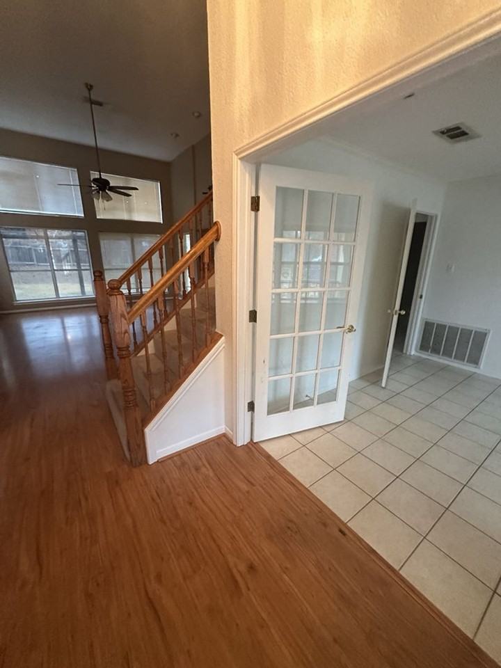 706 Man O War Dr - Photo 3 of 26