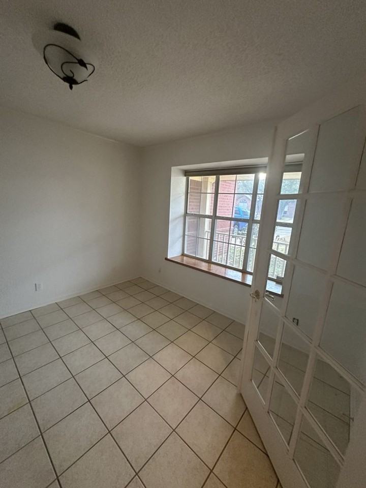 706 Man O War Dr - Photo 4 of 26