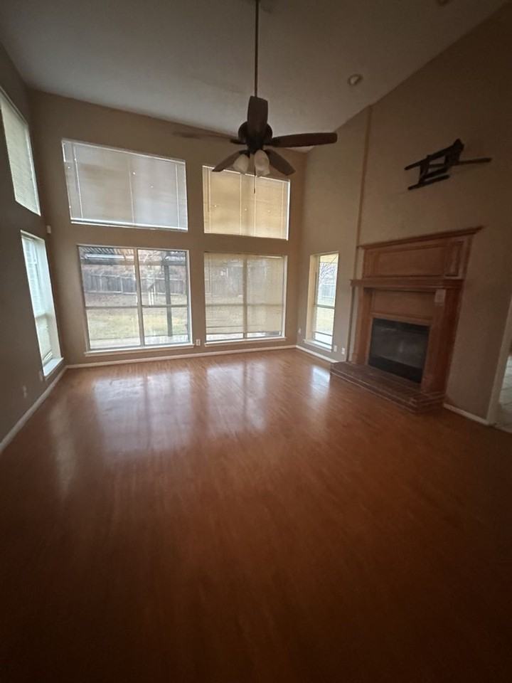 706 Man O War Dr - Photo 5 of 26