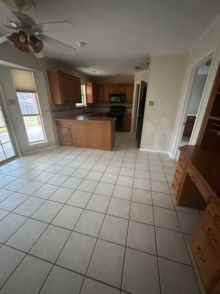 706 Man O War Dr - Photo 7 of 26