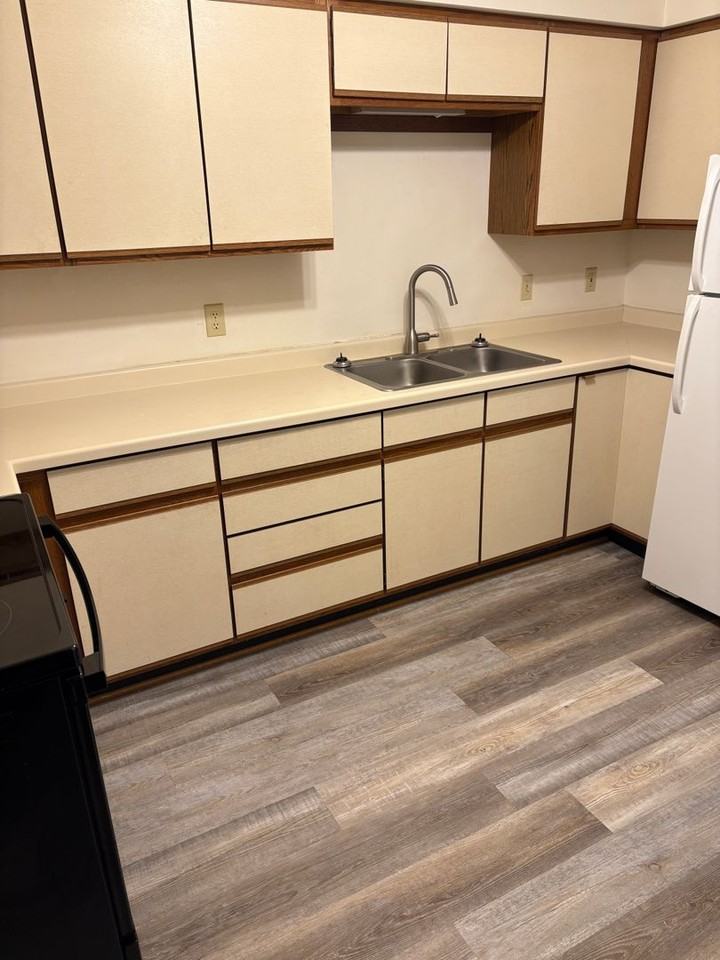 806 S State Street - Photo 3 of 10