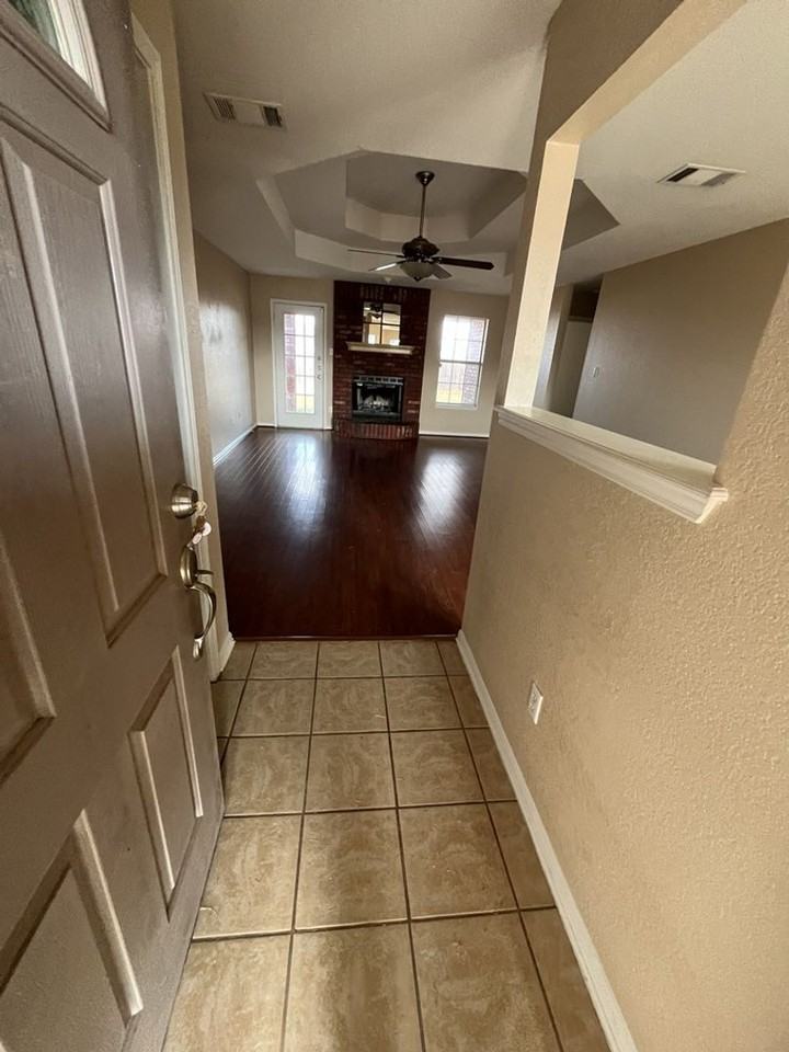 2403 Moonstone Dr - Photo 2 of 18