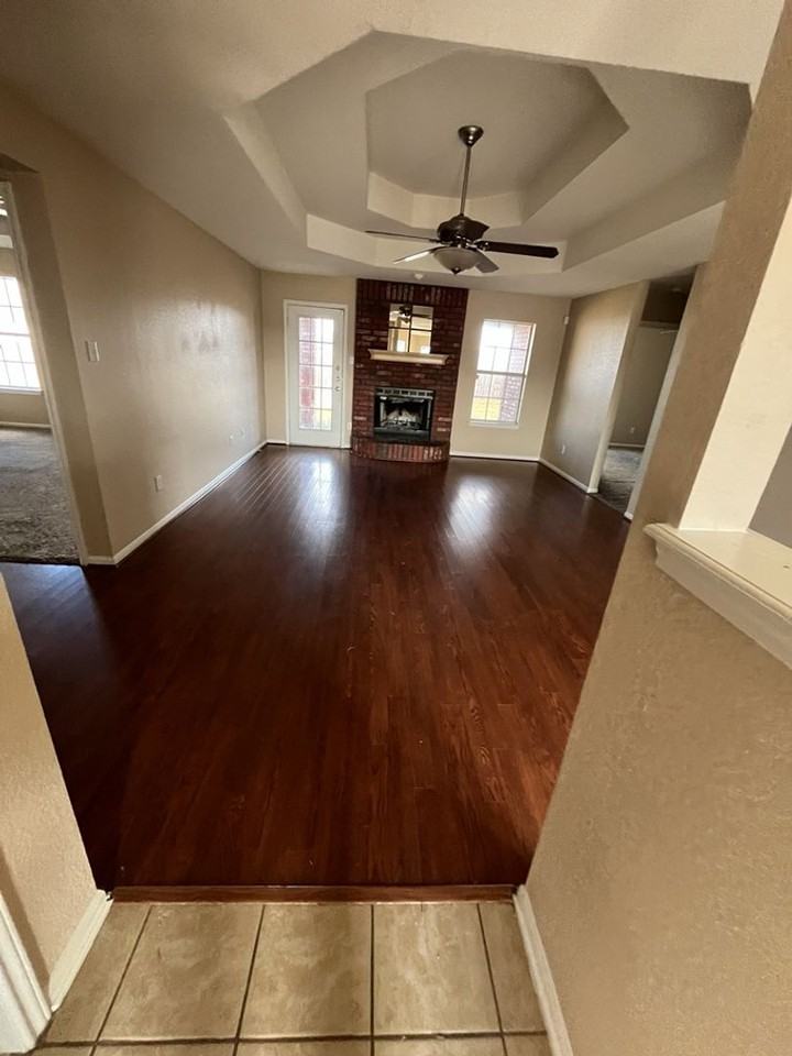 2403 Moonstone Dr - Photo 3 of 18