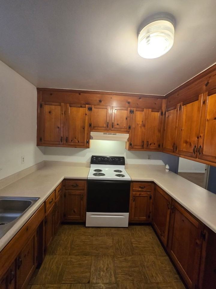 1605B Buren St - Photo 3 of 13