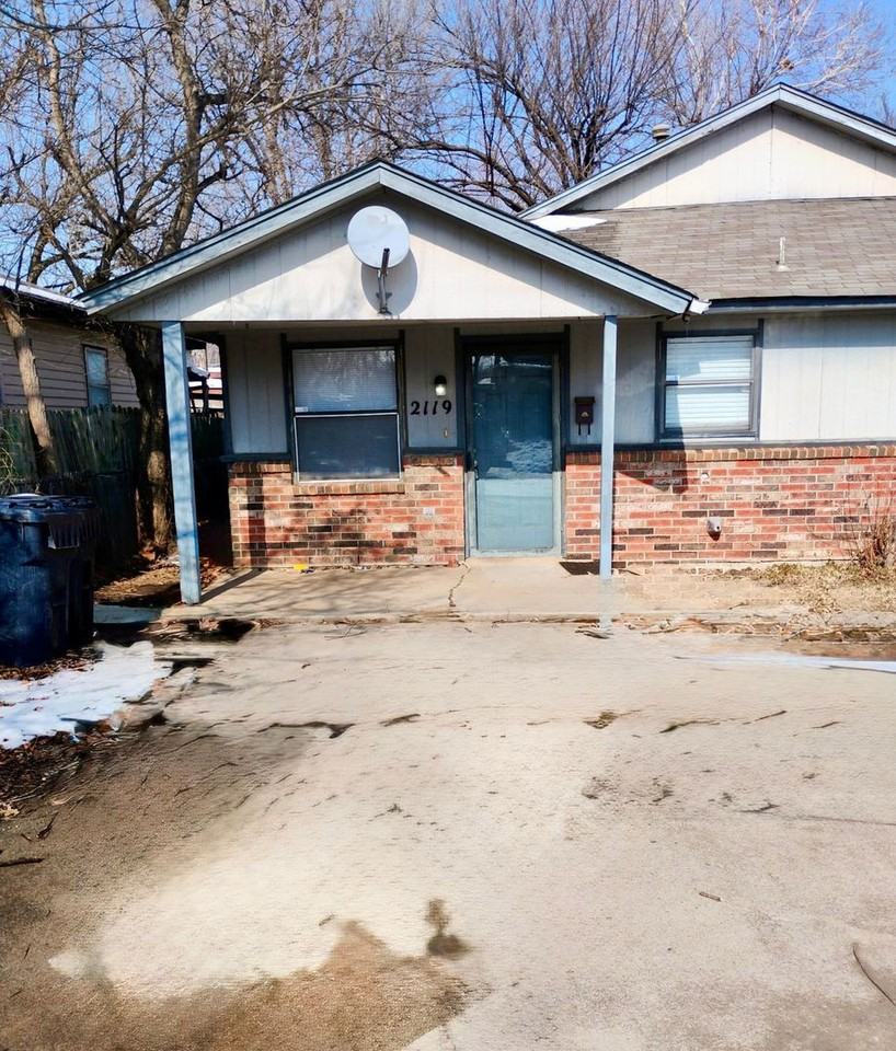 2119 Sw 31st St - Photo 2 of 10