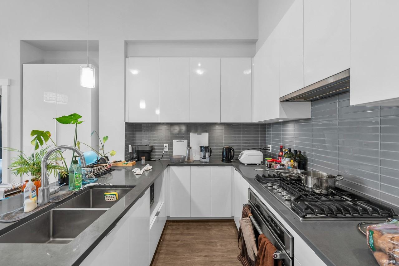 9388 Tomicki Avenue - Photo 7 of 21