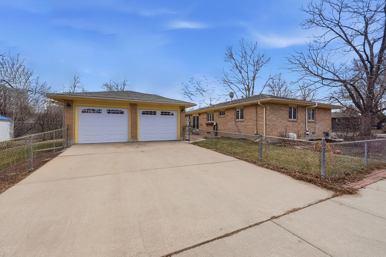 3505 Martin Dr - Photo 2 of 10