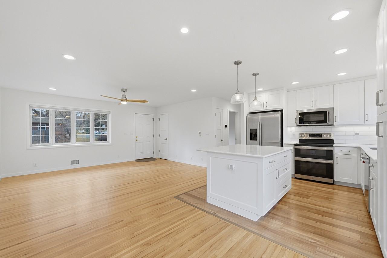 3505 Martin Dr - Photo 6 of 10