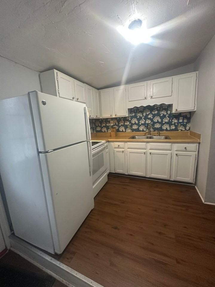 2426 Kingsley Pl Uppr - Photo 3 of 11