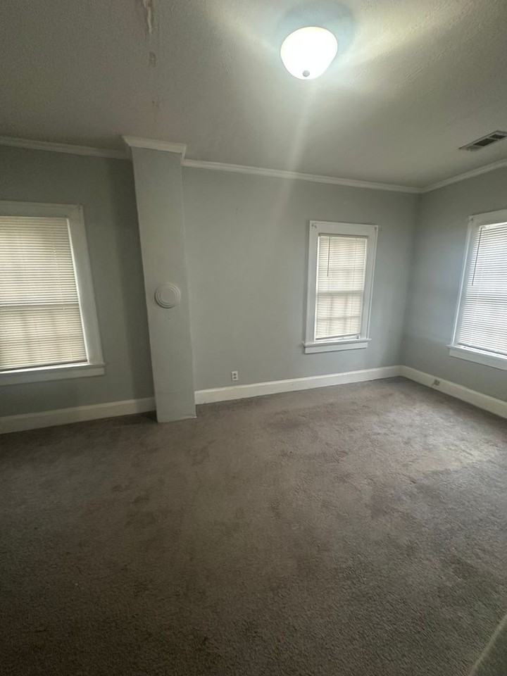 2426 Kingsley Pl Uppr - Photo 6 of 11