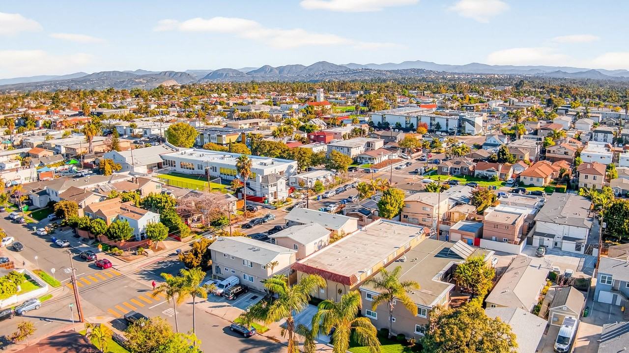 4585 Felton - Photo 2 of 4