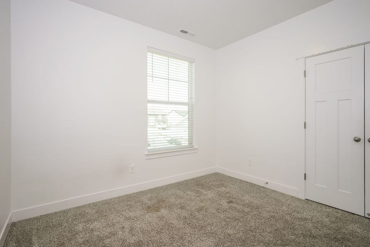 4068 W King Peak Way - Photo 6 of 11