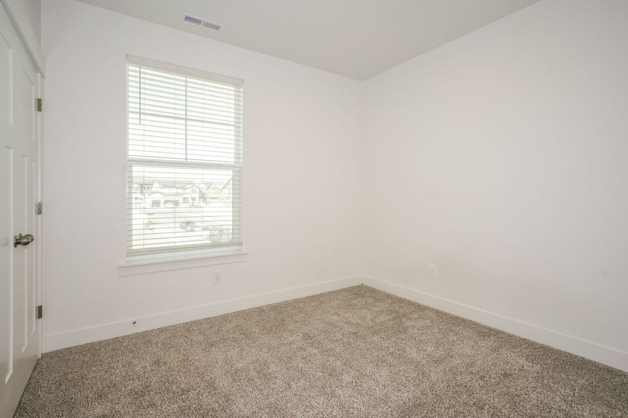 4068 W King Peak Way - Photo 7 of 11