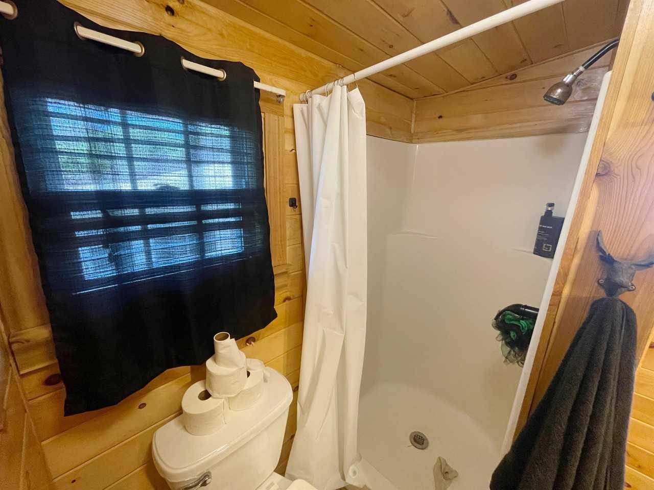 412 W Day St - Photo 3 of 18