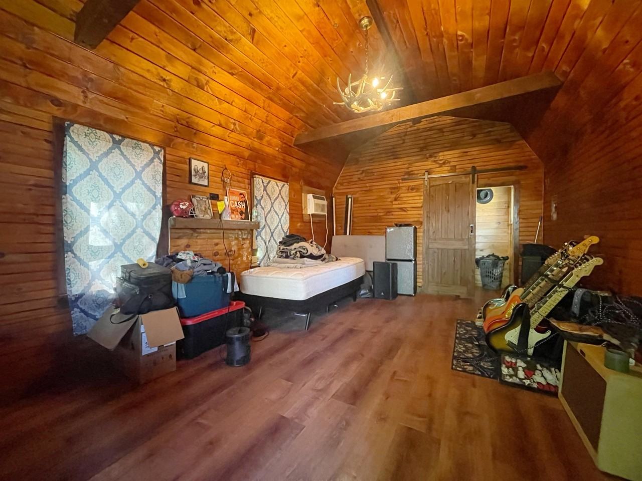 412 W Day St - Photo 4 of 18