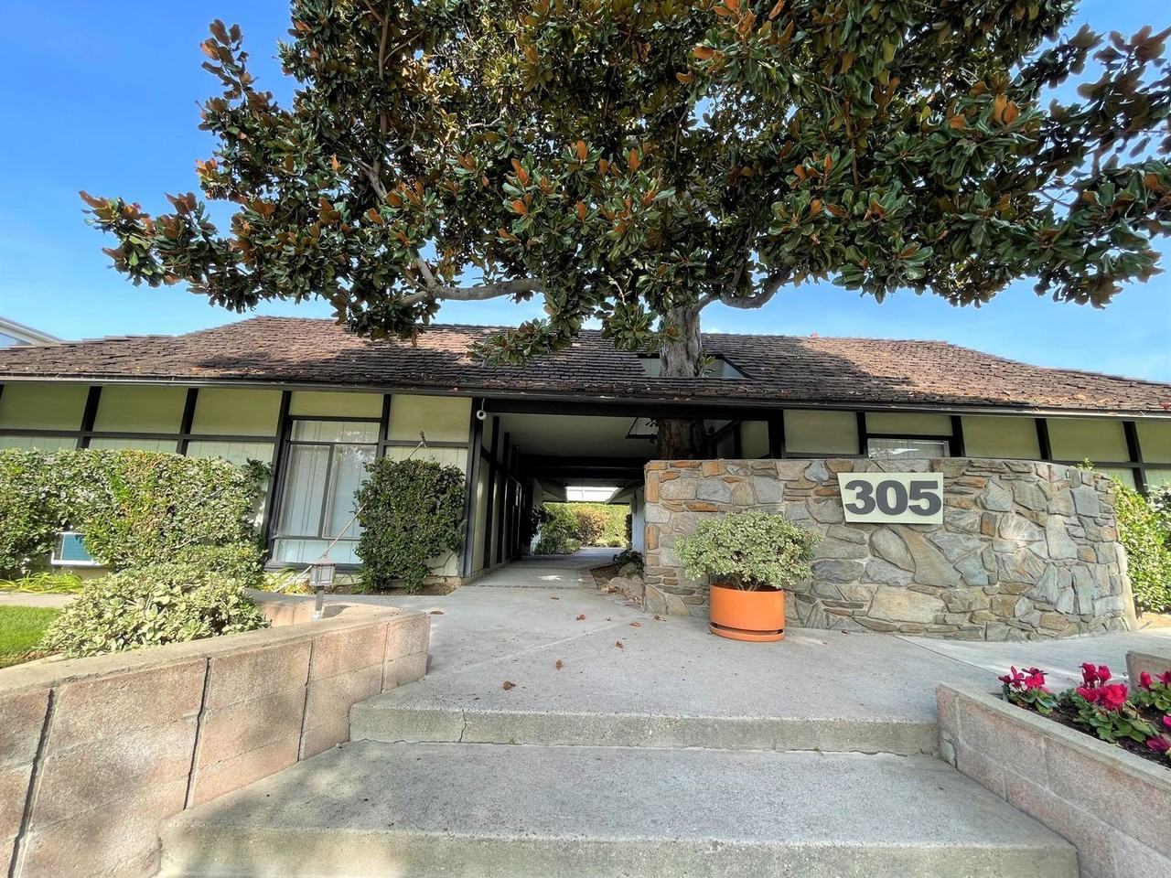 305 E. California Blvd. - Photo 4 of 31