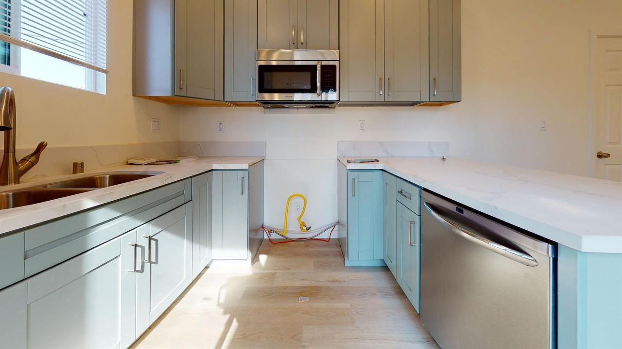 4928 63rd St - Photo 3 of 10