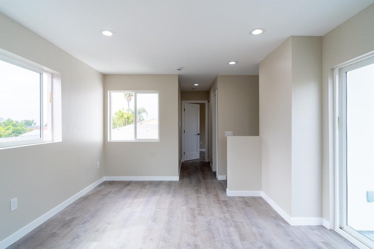 4929 College Ave - Photo 4 of 31