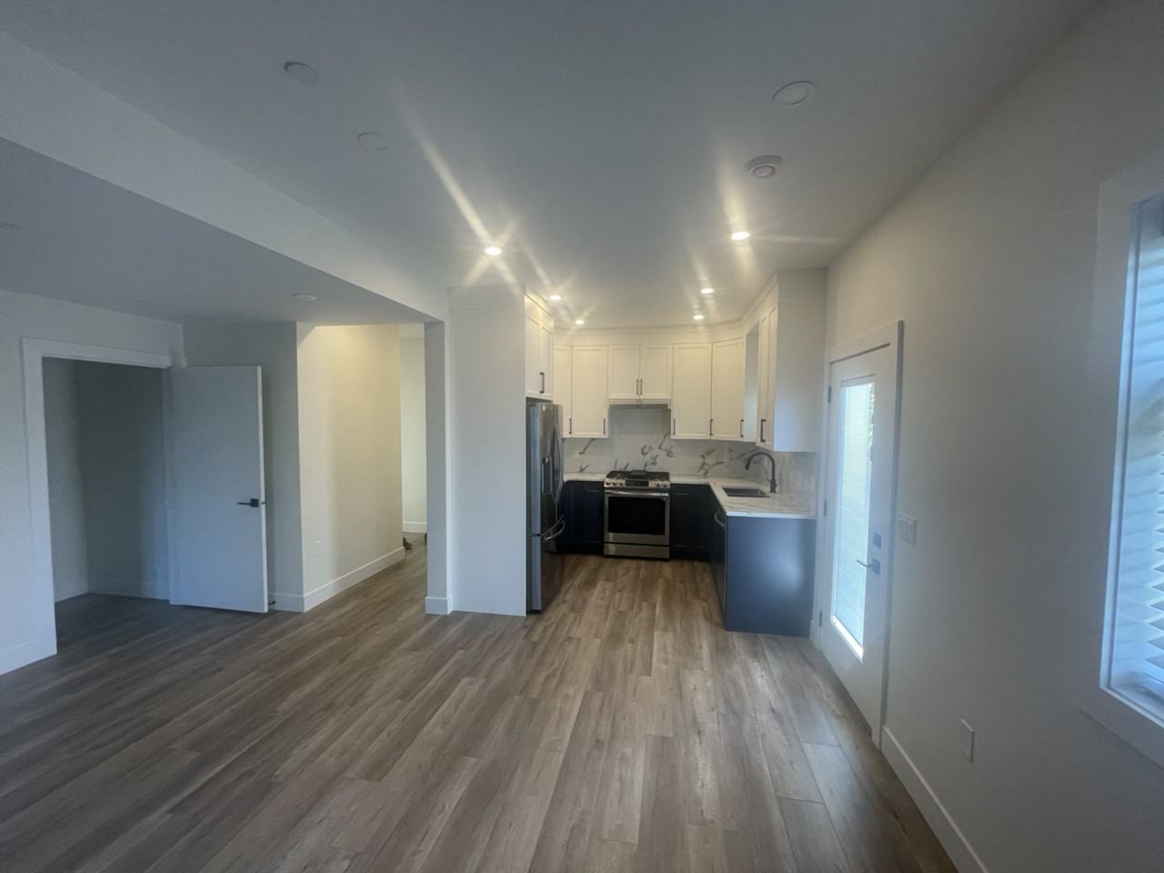 1958 Graveley St - Photo 4 of 9